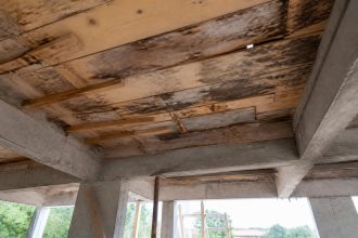 découvrez les principaux inconvénients des hourdis de bois et les éléments essentiels à connaître avant de choisir ce matériau pour votre construction.